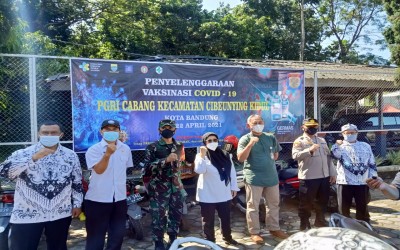 Vaksinasi Covid-19 Tahap 1 untuk Pendidik dan Tenaga Kependidikan di Kecamatan Cibeunying Kidul